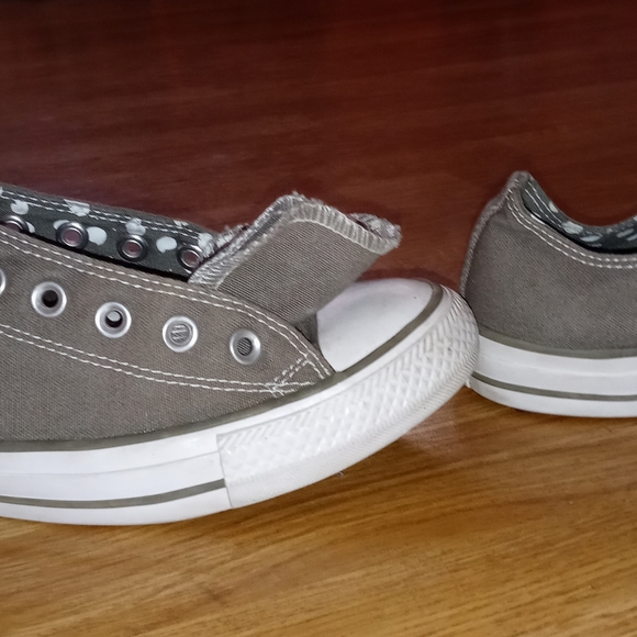 Converse shoes - Picture 2 of 3